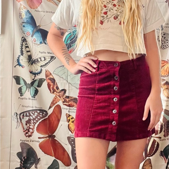 Red faux corduroy skirt - Picture 2 of 5